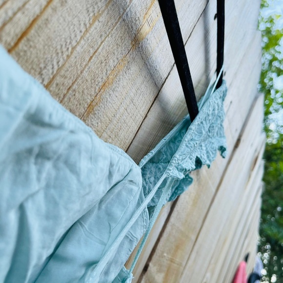 LUSH SCALLOP EYELET LACE ROMPER - Picture 7 of 10